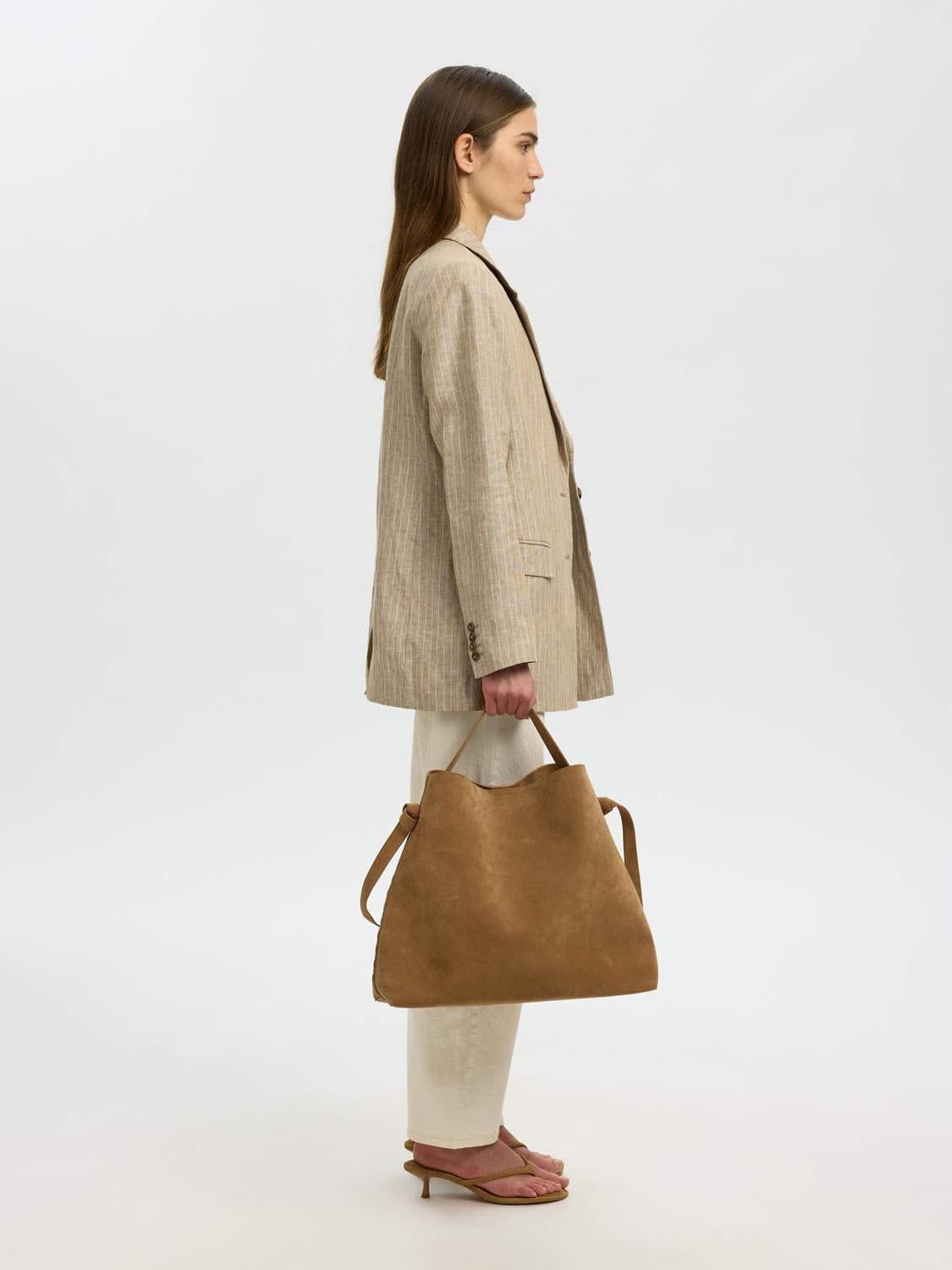 model_shot-back